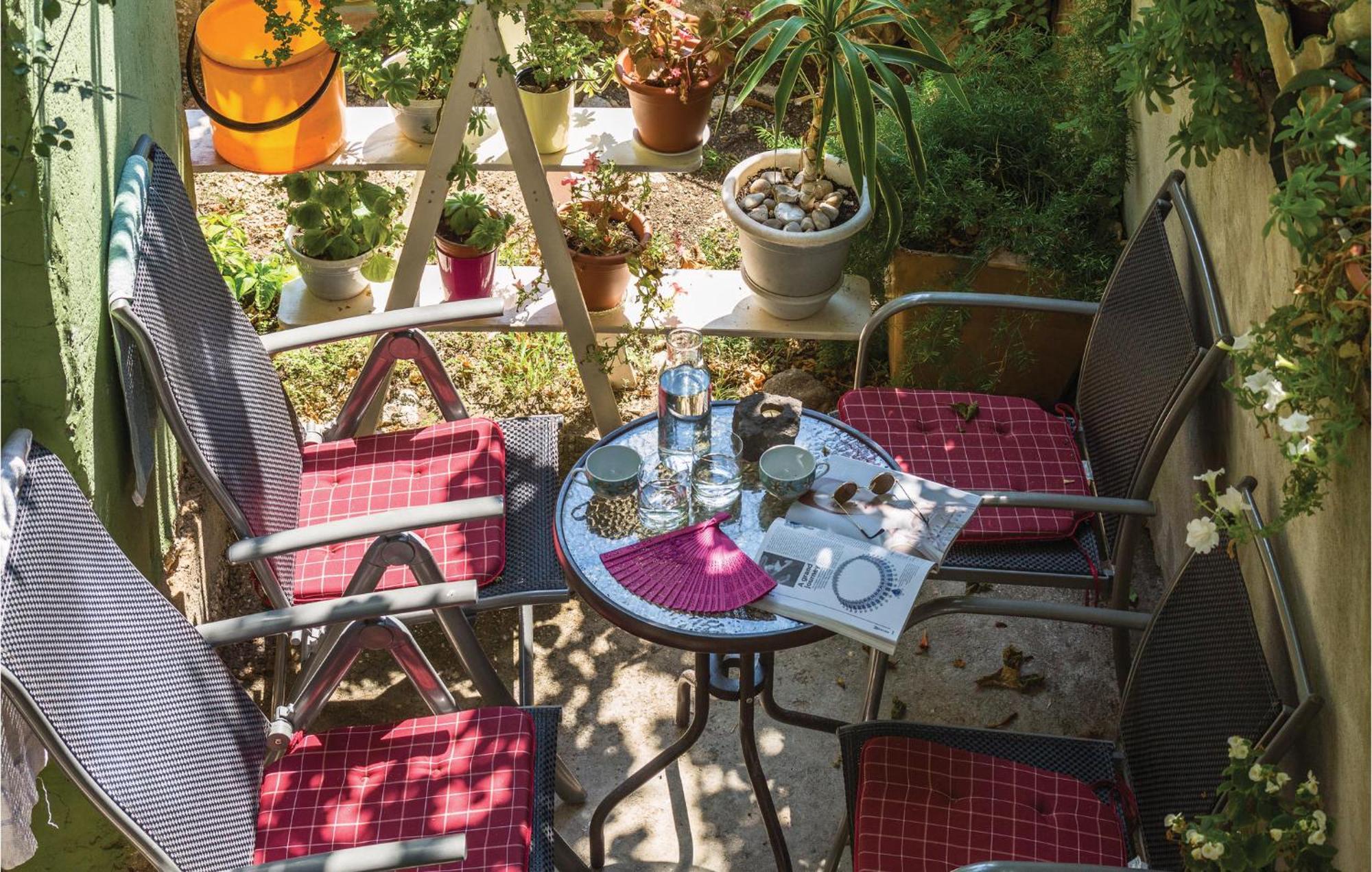 Lovely Apartment In Makarska With Wifi Exterior photo